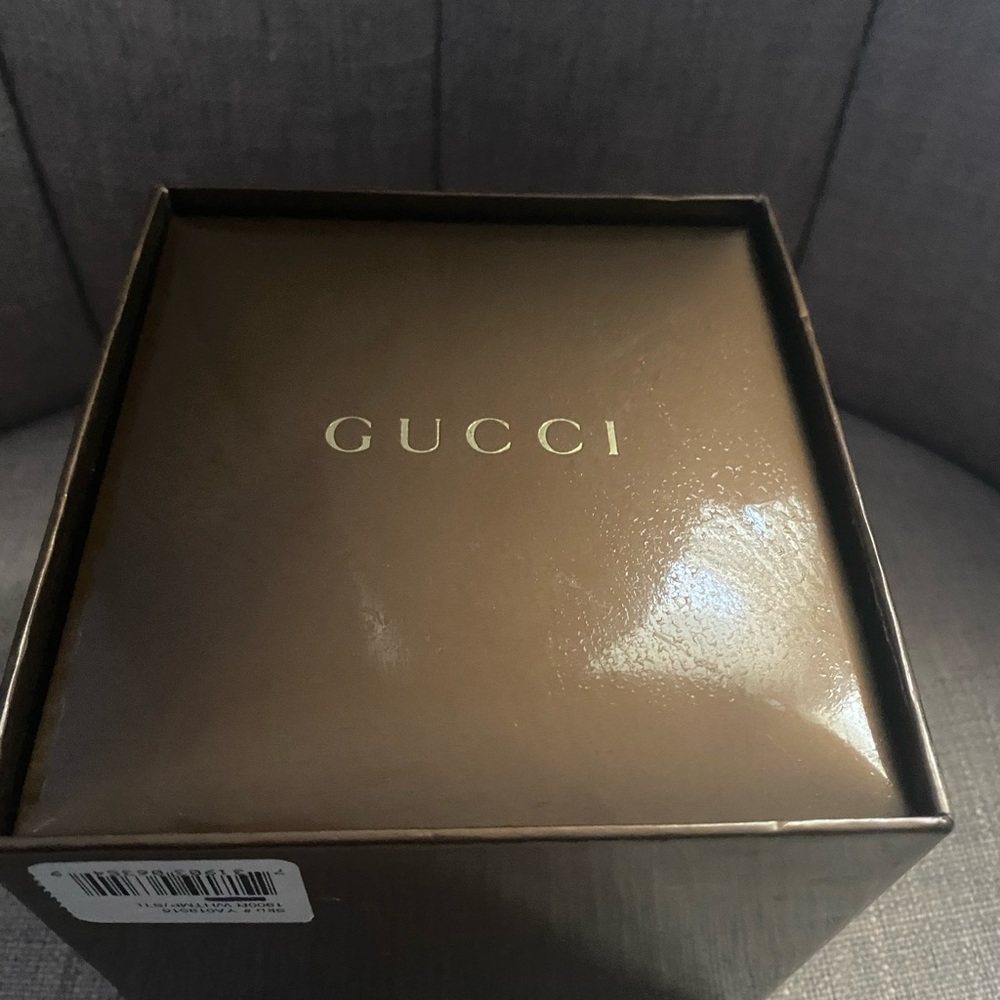 Like new Authentic Gucci watch! - Picture 2 of 5